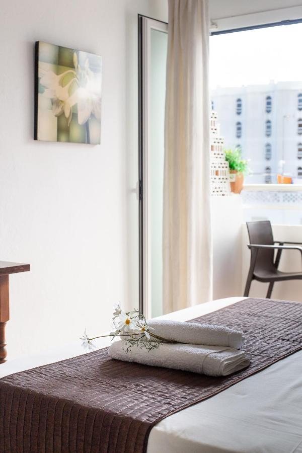 Hostal Yebisah Santa Eularia des Riu Zewnętrze zdjęcie