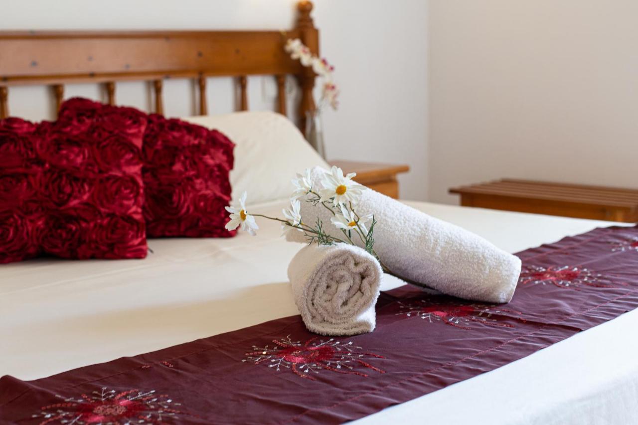 Hostal Yebisah Santa Eularia des Riu Zewnętrze zdjęcie