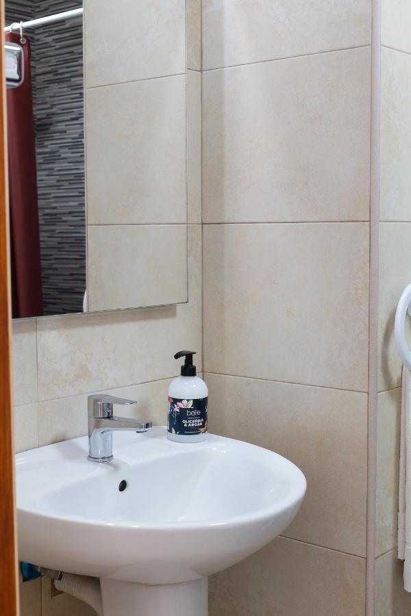 Hostal Yebisah Santa Eularia des Riu Zewnętrze zdjęcie