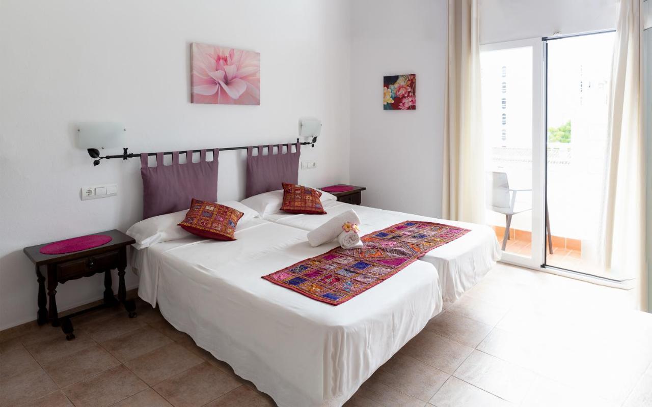 Hostal Yebisah Santa Eularia des Riu Zewnętrze zdjęcie