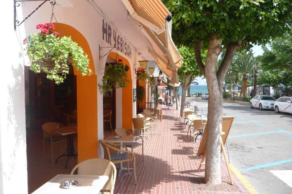 Hostal Yebisah Santa Eularia des Riu Zewnętrze zdjęcie