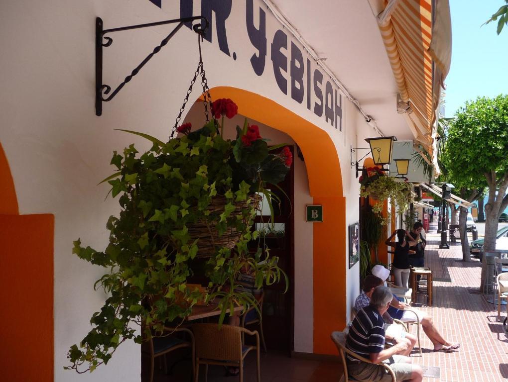 Hostal Yebisah Santa Eularia des Riu Zewnętrze zdjęcie