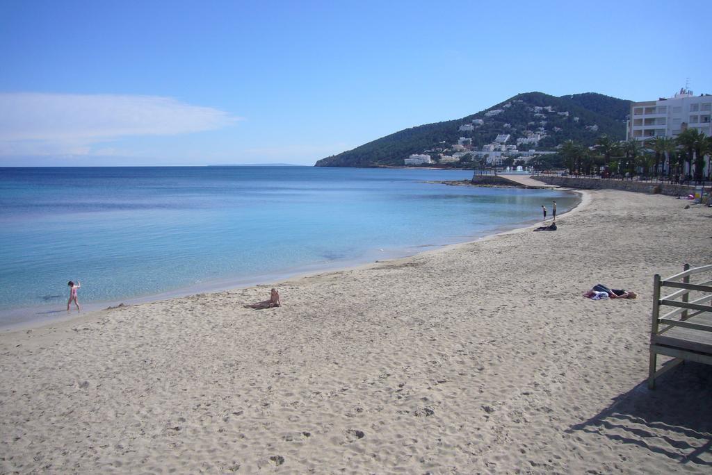 Hostal Yebisah Santa Eularia des Riu Zewnętrze zdjęcie