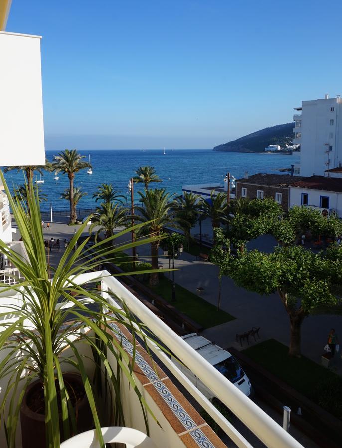 Hostal Yebisah Santa Eularia des Riu Zewnętrze zdjęcie