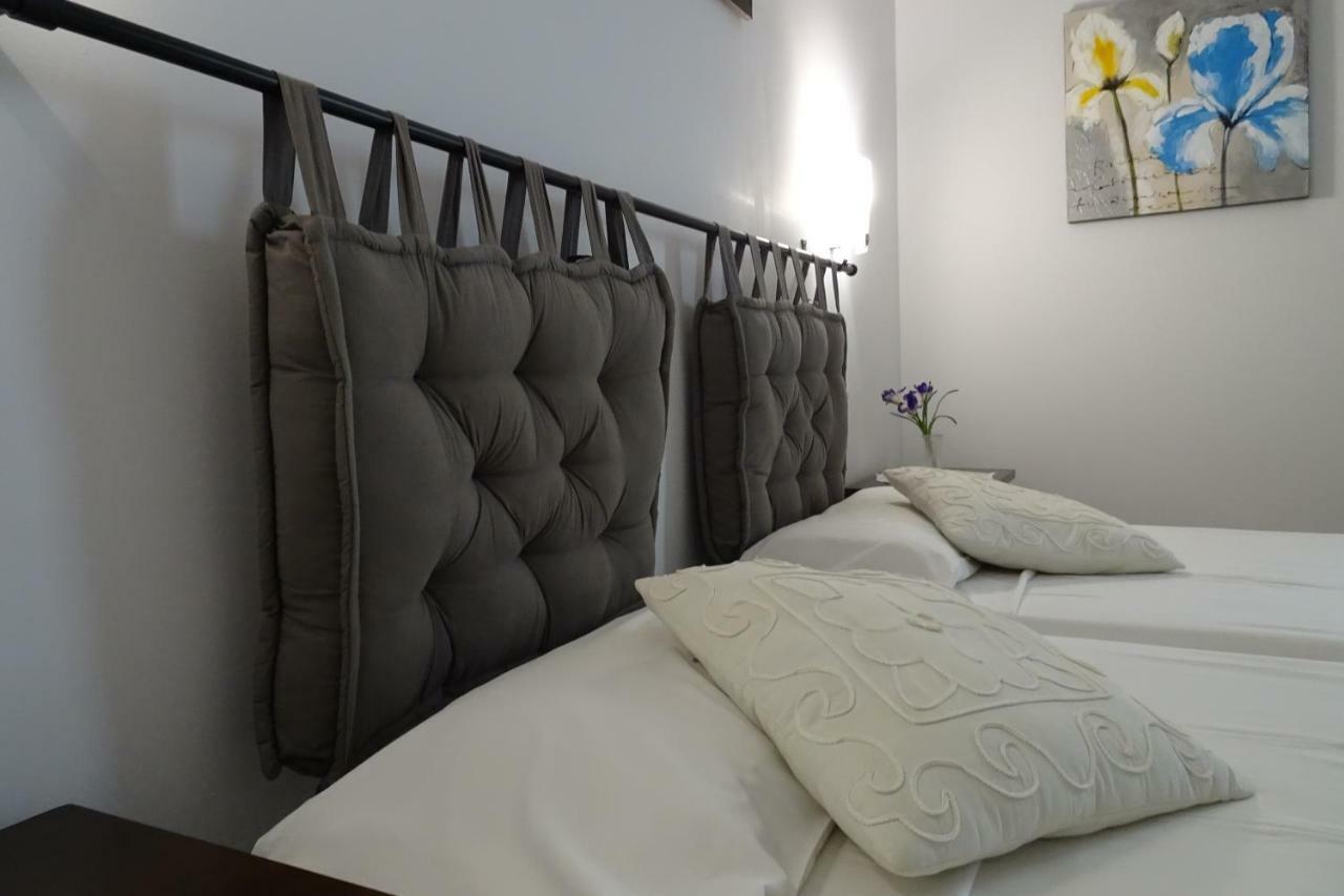 Hostal Yebisah Santa Eularia des Riu Zewnętrze zdjęcie